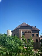 Polina Hotel