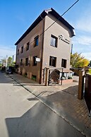 Polina Hotel