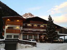 Hotel Bucaneve