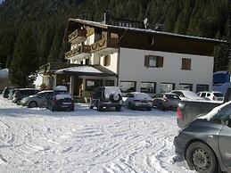 Hotel Bucaneve
