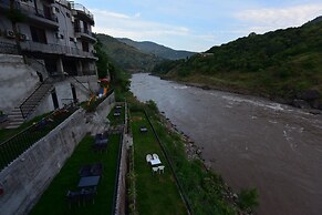 La Orilla Hotel