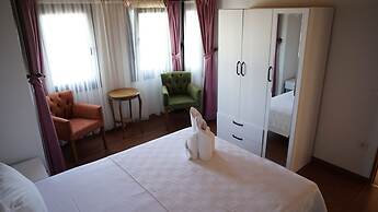 Karyada Hotel