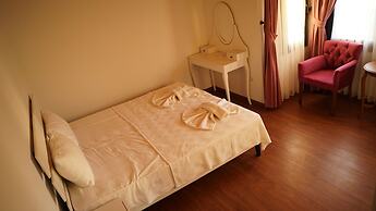 Karyada Hotel