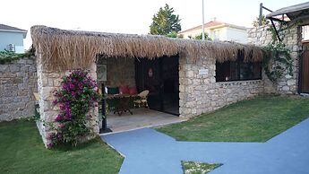 Karyada Hotel