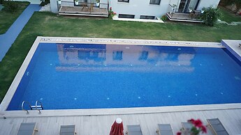 Karyada Hotel