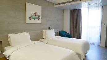 Thinker Hotel