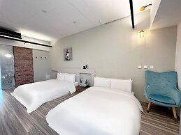 Thinker Hotel