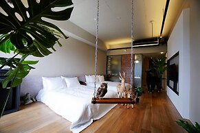 Thinker Hotel