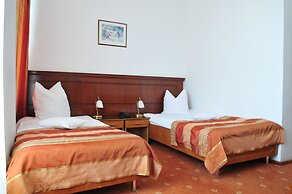Hotel Emma Est