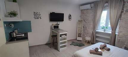 Studios Kadena