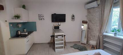 Studios Kadena