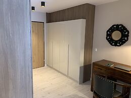 ApartmentSun Parrot