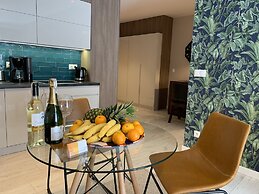 ApartmentSun Parrot