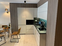 ApartmentSun Parrot