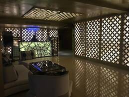 Le Raj Courtyard