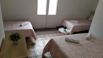 V Barcelona Hostal