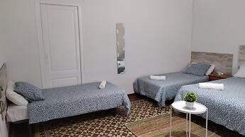 V Barcelona Hostal
