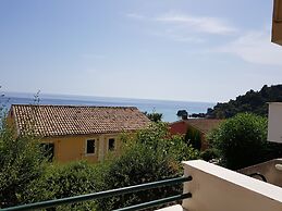 Menigos Type A2R no90 Seaview 2 Bedroom