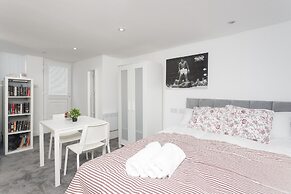 Leeds House