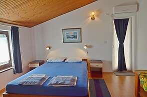 Apartments and Rooms Viktorija