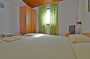 Apartments and Rooms Viktorija