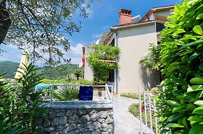 Apartments Mandica