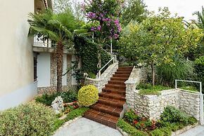 Apartments Mandica