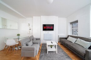 Spacious Studio Apartment Soho Square