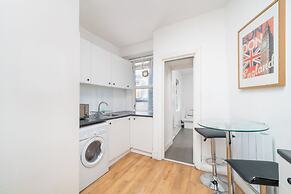 Spacious Studio Apartment Soho Square