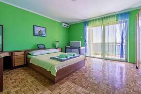 Apartment Mira