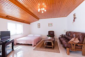 Apartments Maravera