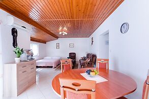 Apartments Maravera