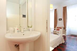 Lucretia House Affittacamere