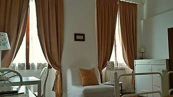 Lucretia House Affittacamere