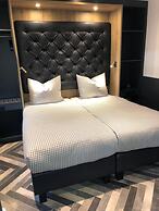 Munich Deluxe Hotel