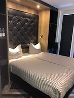 Munich Deluxe Hotel