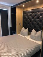 Munich Deluxe Hotel