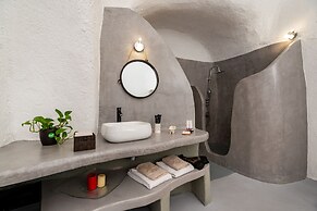 1812 Caves 'n Mansion