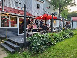 Crabbe Mountain Inn