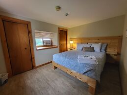Crabbe Mountain Inn