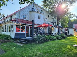 Crabbe Mountain Inn
