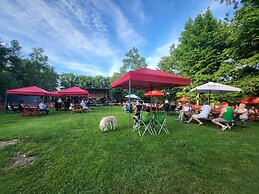 Crabbe Mountain Inn
