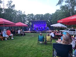 Crabbe Mountain Inn