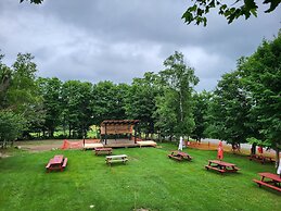 Crabbe Mountain Inn