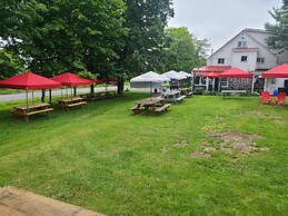 Crabbe Mountain Inn