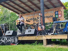Crabbe Mountain Inn