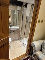 Heathrow Cottages B&B