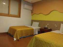 Golden Bee Motel