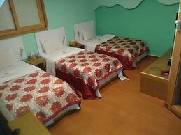 Golden Bee Motel