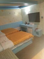 Golden Bee Motel